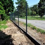 V Botanickej záhrade osádzajú nové oplotenie